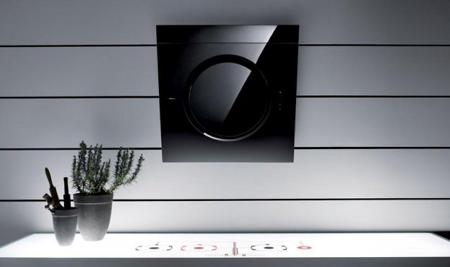 om svart fläktkåpa glas modern design elica