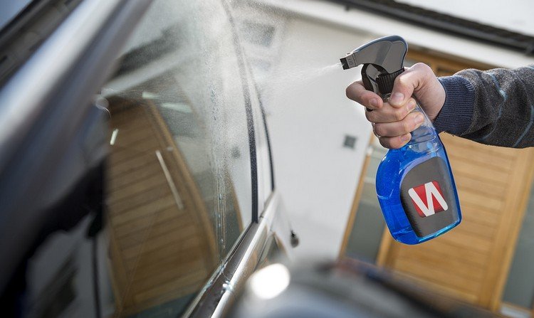 Ta bort klistermärken med WD 40 tips