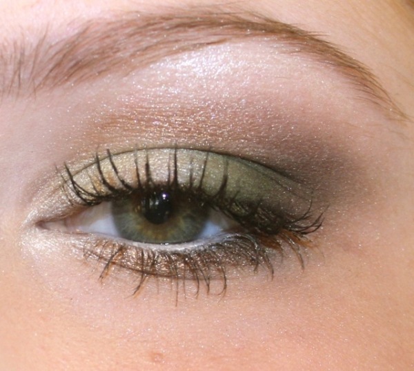 svart-mascara-grön-smink-ögon-höst-tendenser