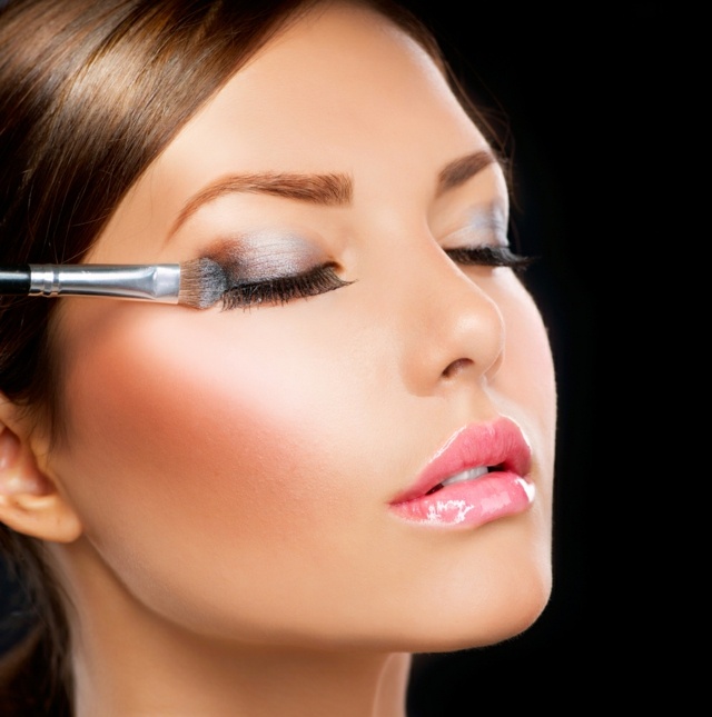 Brudens ögon korrekt makeup tips idéer borste applicera ögonskugga