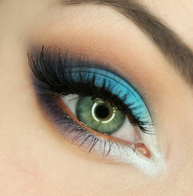 Ögonskugga blårosa färg eyeliner sommar makeup