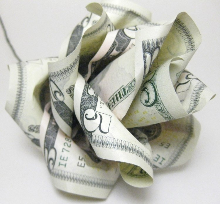 Geldschie-vik-blomma-origami-ros-papper-rulle-dollar