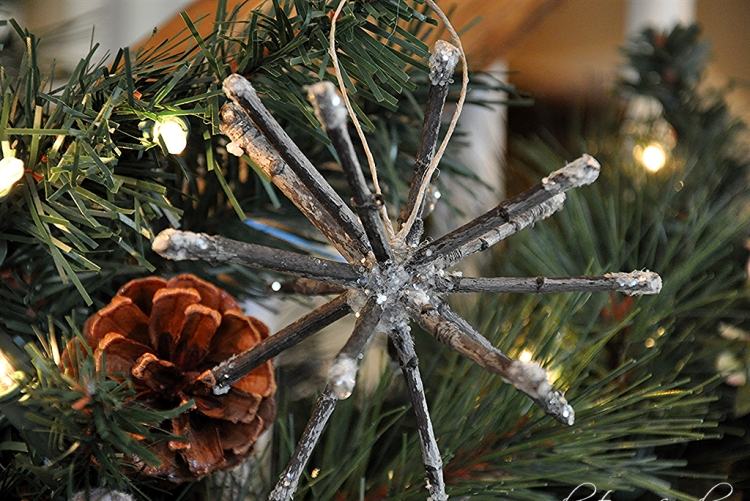 julpynt-gör-det-själv-naturmaterial-julgranpynt-pinnar-koncentrisk-pinne-dekorera-silver