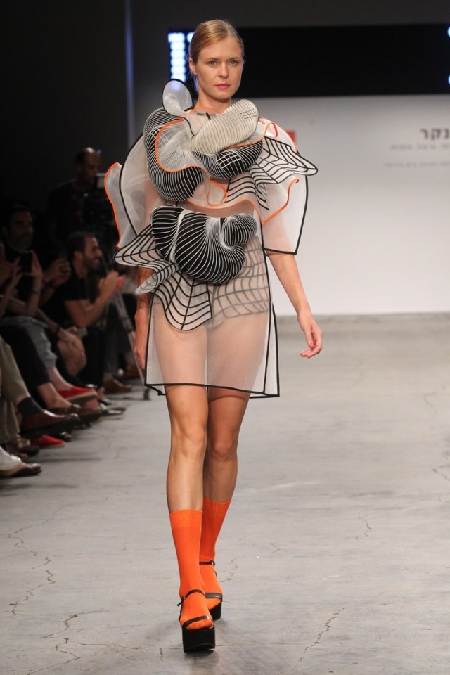 Fashion-collection-virtual-reality-Noa-Raviv-3d-printing-technology-raw material-polymerer