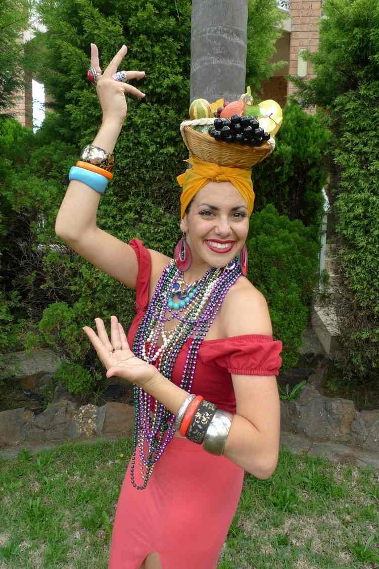 självgjorda karnevalskostymer kvinna-carmen-miranda-dräkt