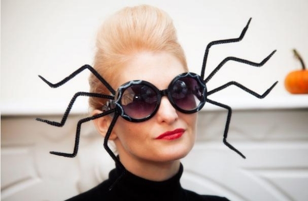 Mardi Gras tillbehör kostymer mask idéer solglasögon spindelben