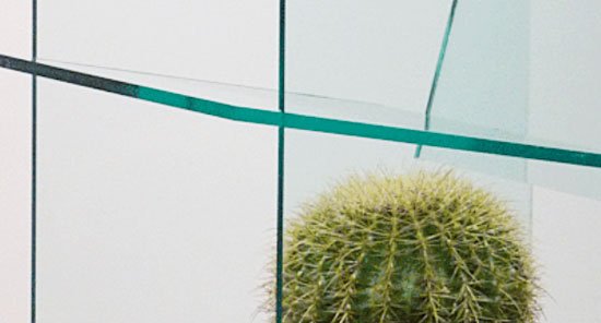 snygg kaktusstol gjord av glas modern design