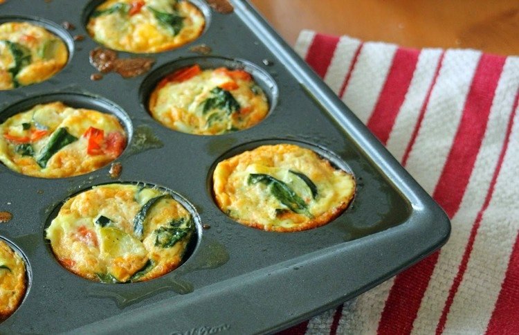 Ovanliga recept ägg-omelett-muffins-form-frukost-idé