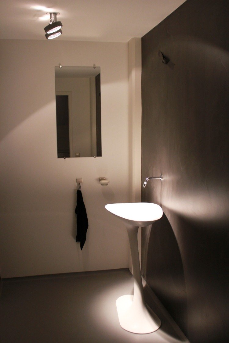 tvättställ-badrum-design-innovativ-tvätt-konsol-modern-futuristisk-vägg-färg-svart