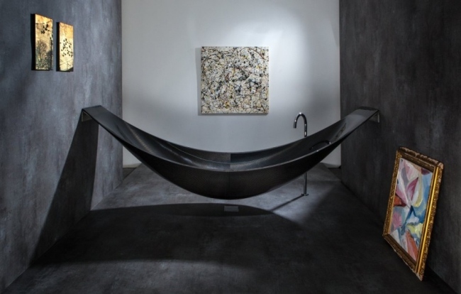 Badrum med badkarinredning, modern väggdesign