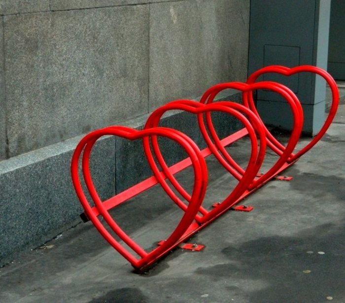 Rad-cykelställ-design-hjärtformad-rödbelagd golvmontering