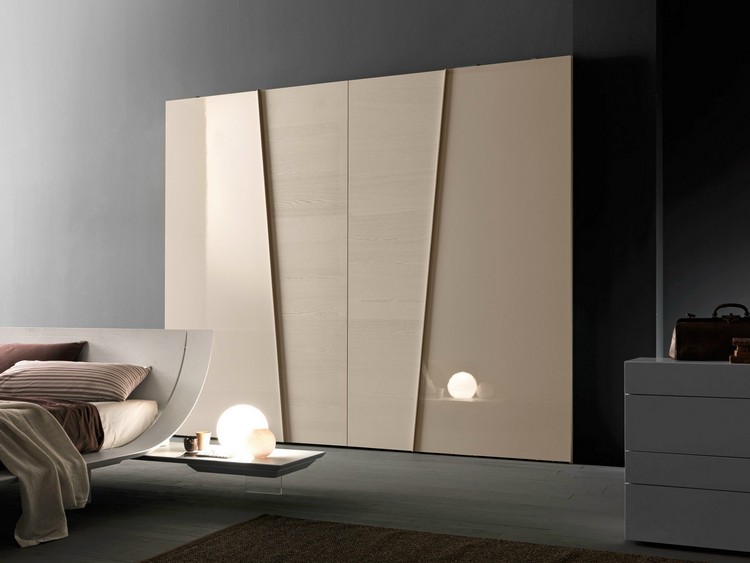skåp-dörrar-design-trä-lackad-beige-garderob-sovrum-diagonal-presotto