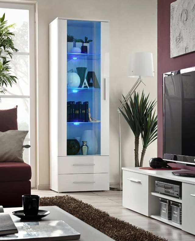 vardagsrum-deco-showcase-blå-led-ljus-hyllor