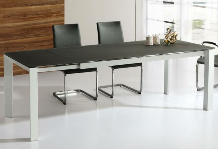 modern-utdragbar-matbord-i-svart-version