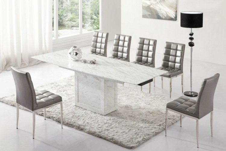 utdragbart matbord i vita eleganta moderna grå stolar läder djup hög matta