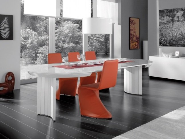 Bord vit-ovala utdragbara stolar-ordna minimalistiskt kök