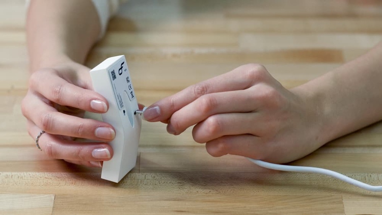 blind-control-automatic-app-flipflic-device-weis-usb-solar
