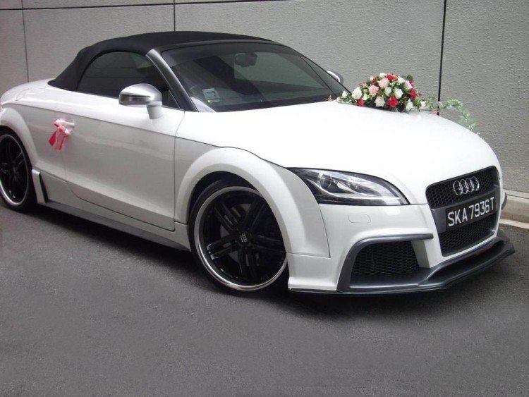 Bilsmycken-bröllop-idéer-ros-Audi