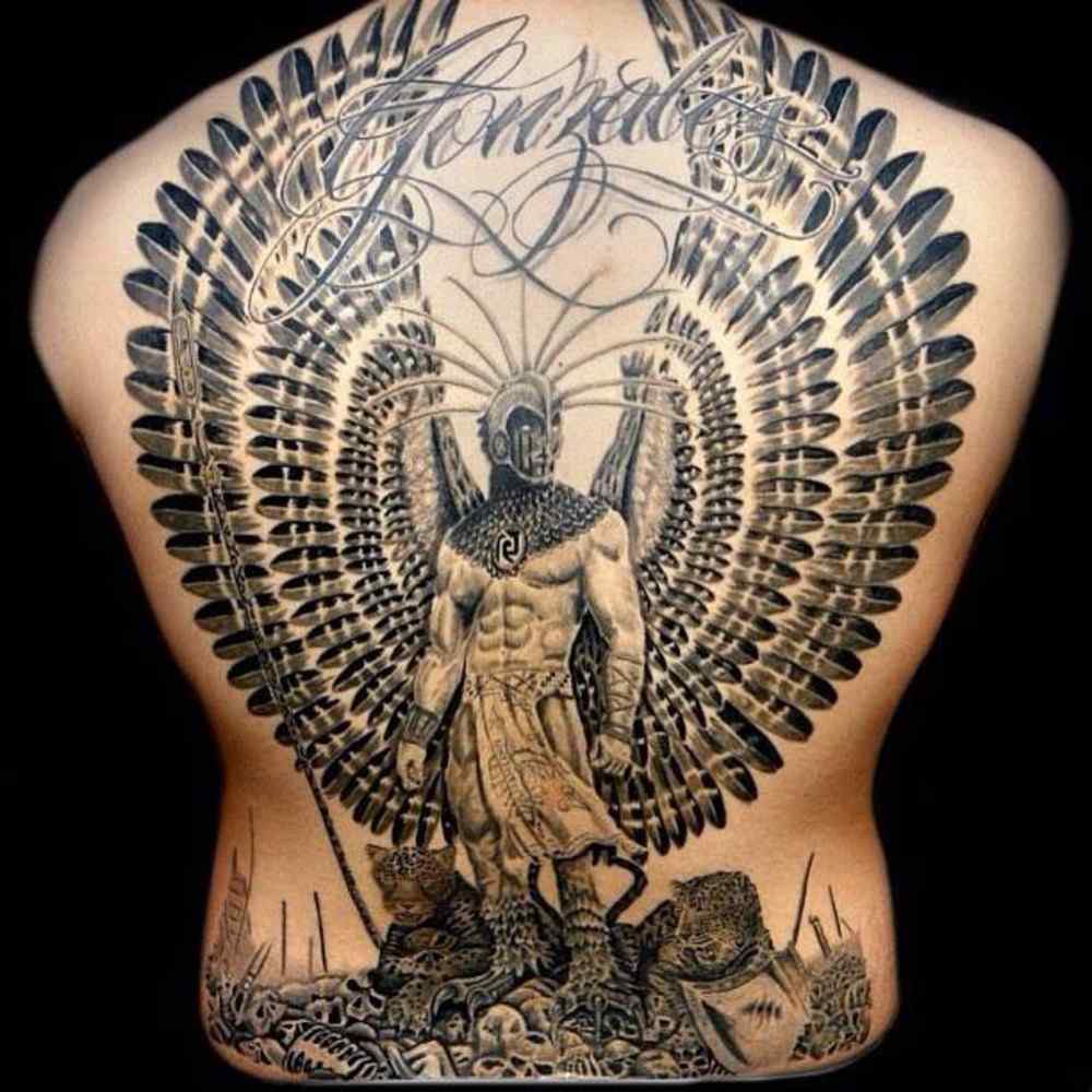 tillbaka tatuering av aztec -krigare med vingar och leopard i fötterna