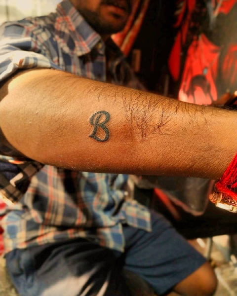 Yksinkertaiset B -kirjaimen tatuointityylit