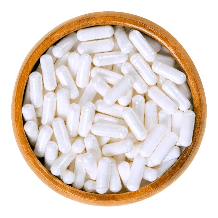 vita kapslar som ett komplement till vitamin b -komplexet i träskål