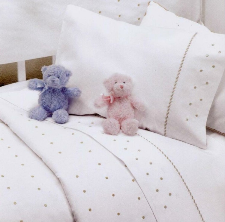 med-klassiska-mönster-baby-sängkläder