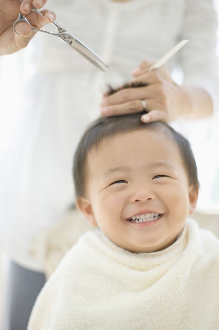 hur man klipper babyhår själv frisyr