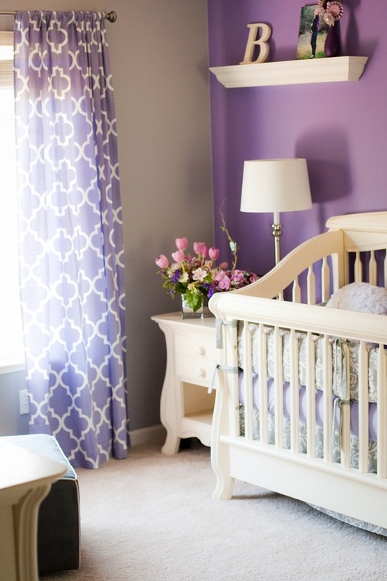 barnrumsidéer dekorerar mjuk lila väggfärg