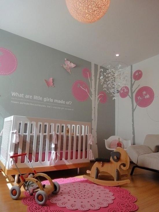 baby room ideas rosa matta väggdekor grå väggfärg