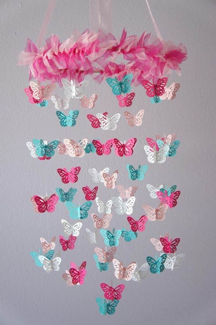 baby-mobil-gör-det-själv-pyssel-papper-fjärilar-rosa-turkos-vitt