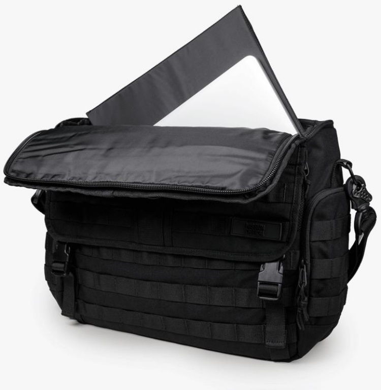 baby-tillbehör-pappa-skötväska-laptop-väska-svart-praktiska-bärväskor