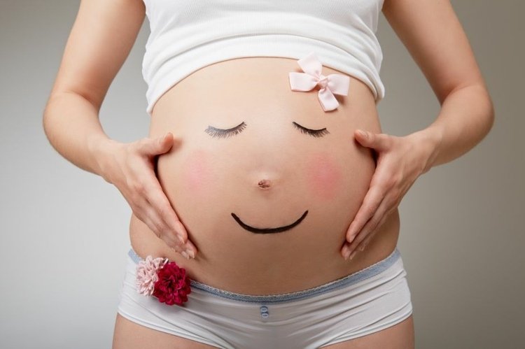 baby-bump-målning-gör-det-själv-ansikte-lätt-graviditet-påminnelse