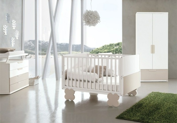 Babysäng-stötfångare-blommig-motiv-beige-vit