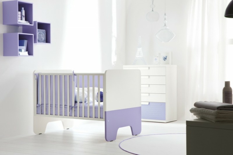Babysäng-stötfångare-idéer-lila-färg-trä-vit