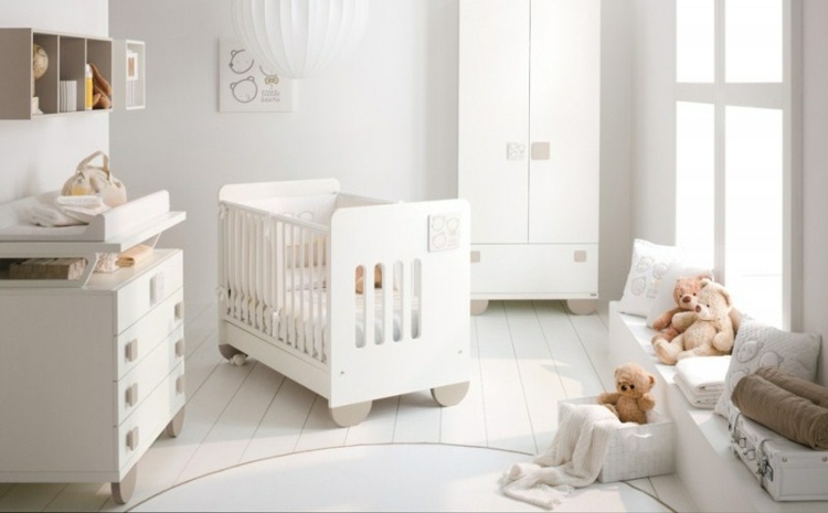 Baby-säng-stötfångare-vit-baby-rum-möblering-idéer