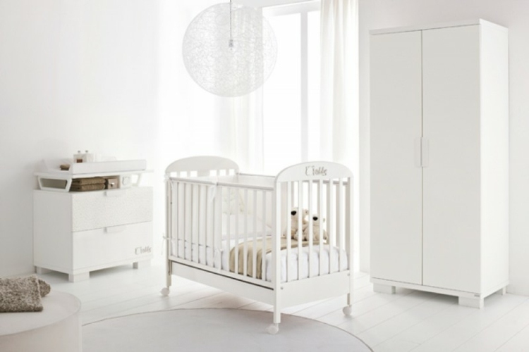 Babysäng-stötfångare-vit-trä-konstruktion-modern-inredning