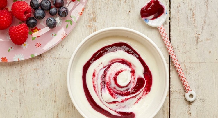babygrötrecept yoghurt-bär-jordgubbar-blåbär-mejeriprodukter