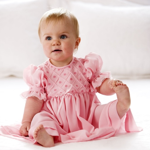 baby-kläder-flicka-rosa-klänning-bouffant-ärmar