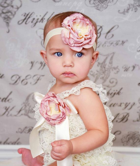 baby-mode-flicka-spets-klänning-grädde-vit-rosa-accenter