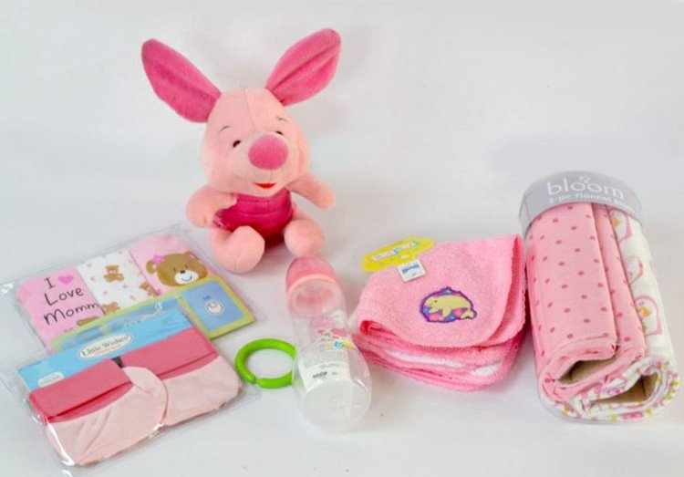 Baby shower-gåvor-rosa-baby filt-tvättduk-baby strumpa-gosleksaker-tandring-baby flaska-flicka