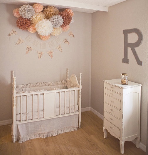 dekorera barnrum mjukt rosa ecru pompoms shabby chic