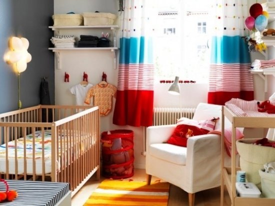 färgglada motividéer för design av små barnrum