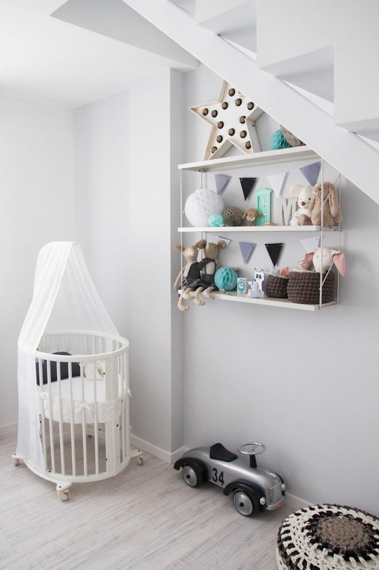 barnrum-grå-vägg-design-baby-säng-vit-laminat-idé