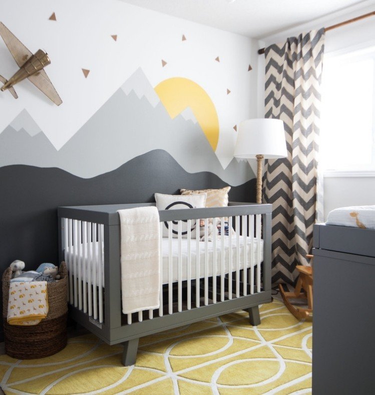 baby-rum-möblering-tips-grå-baby-säng-vägg-dekoration-berg