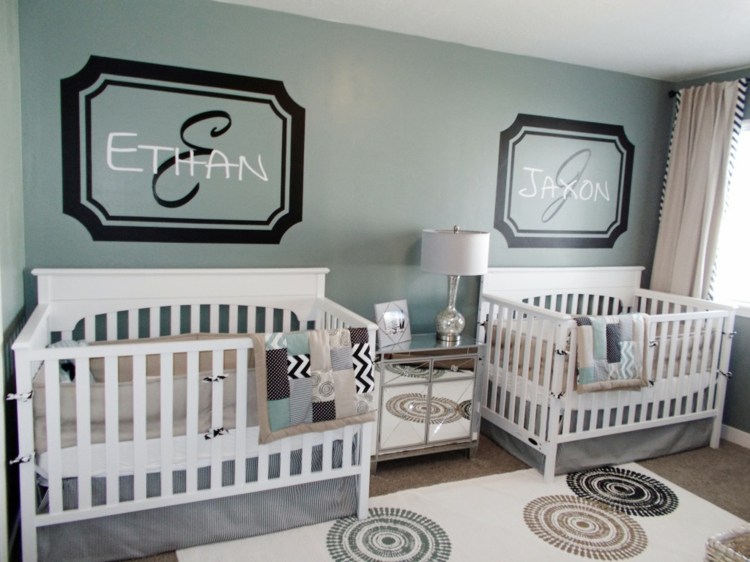 babyrum-tvillingar-maskulin-design-möbler-ljus-dekoration-matta-tillbehör