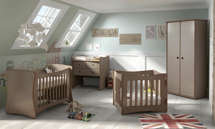 babyrum-design-pojkar-hörn-skåp-sluttande tak-baby-säng-trä