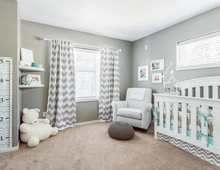 baby-rum-design-könsneutral-grå-vägg-färg-vit-möbler-brun-matta