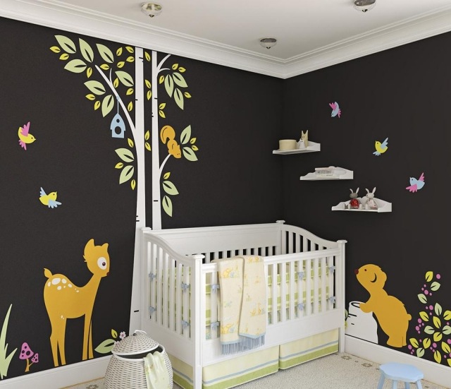 barnrum-dekoration-könsneutral-svart-vägg-färg-färgglada-klistermärke-skog-djur