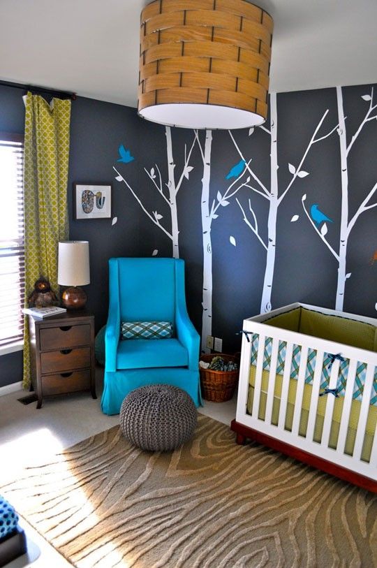 Babyrum-design-dekoration-idéer-träd-bekväma fåtöljer