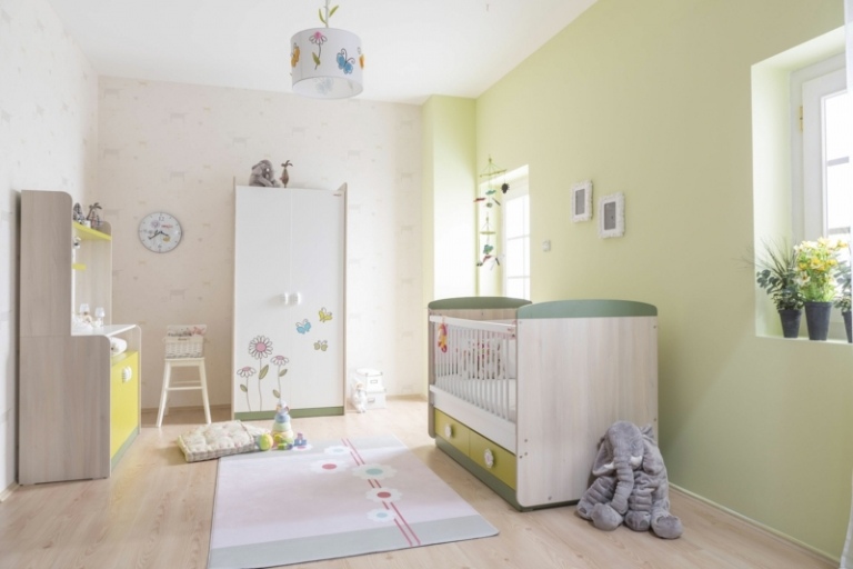 Barnrum komplett möbler skötbord garderob två dörrar väggklistermärken